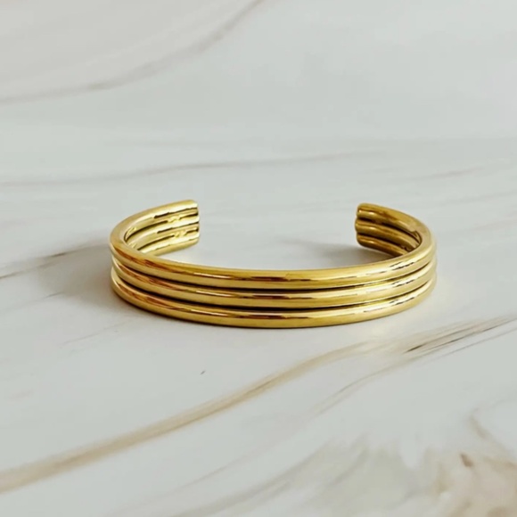 (NWT) So Chic Open Bangle - Picture 6 of 8